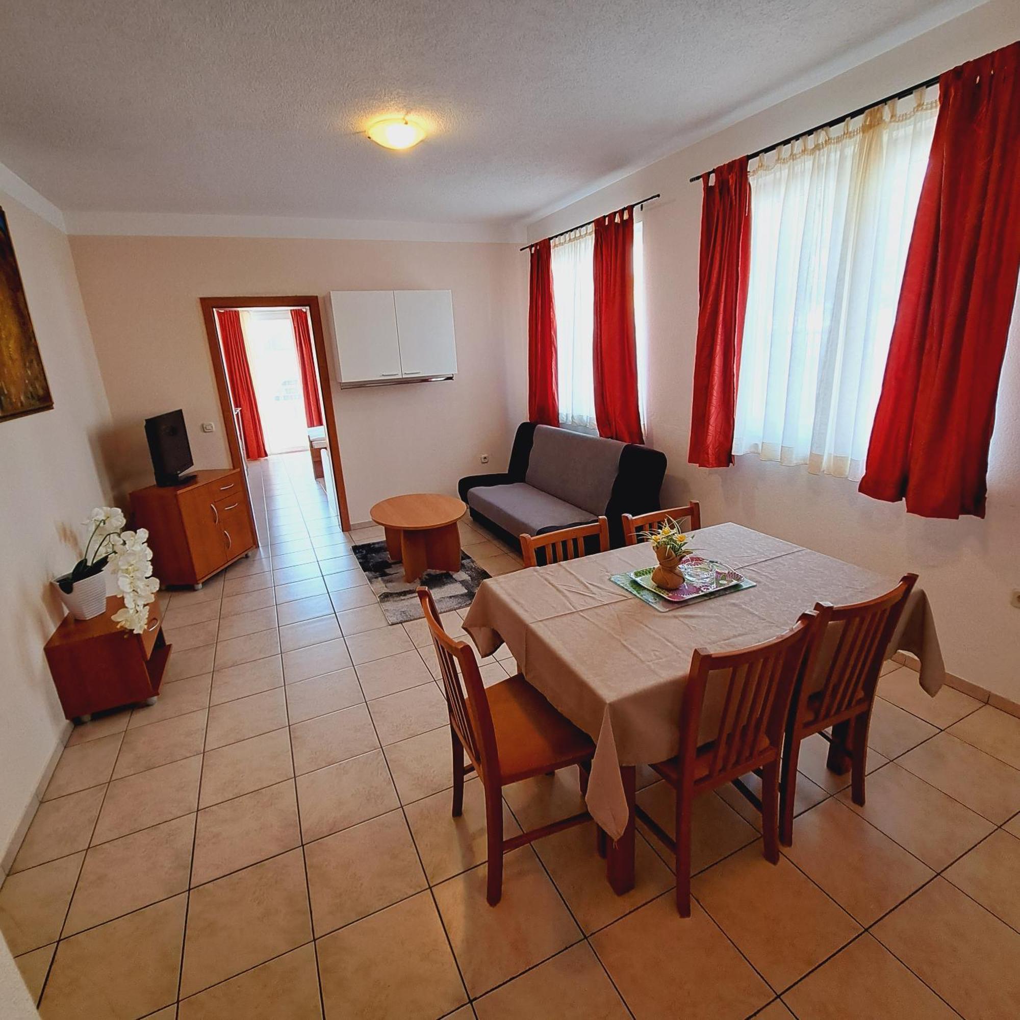 Apartments Vila Adrijana & Fitness Studio Wolf Bv Baška Voda 部屋 写真