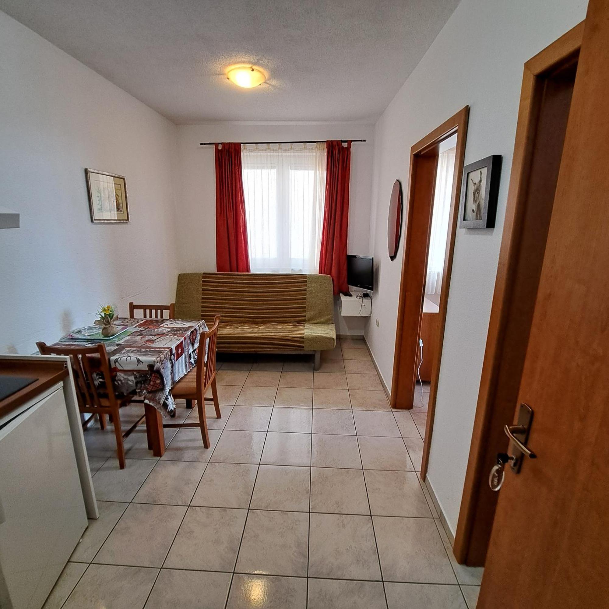 Apartments Vila Adrijana & Fitness Studio Wolf Bv Baška Voda 部屋 写真